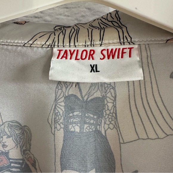 PREOWNED TAYLOR SWIFT SILKY ERAS TOUR TAYLORS VERSION RED PAJAMAS PJS WOMENS XL - Picture 6 of 9
